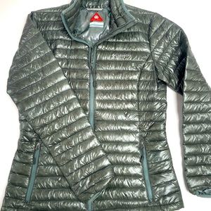 Perfect condition Columbia puffer coat, fitted. Works as winter coat or layer